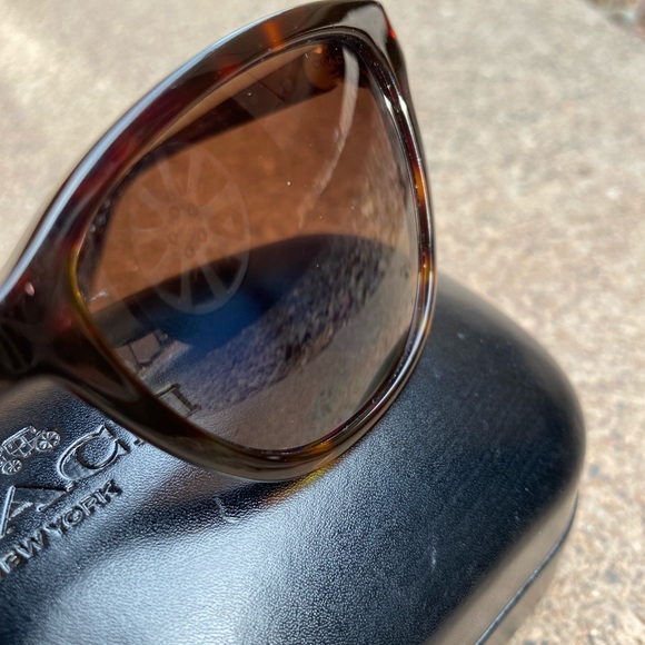 Coach | Dark Tortoise Sunglasses - Picture 6 of 11
